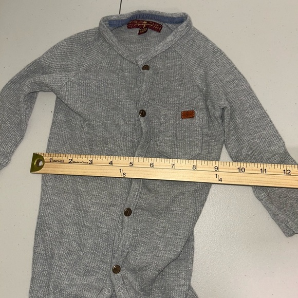 7 For All Mankind Baby Button Up One Piece Bodysuit 6-9 Month Grey Waffle Knit - Picture 4 of 6
